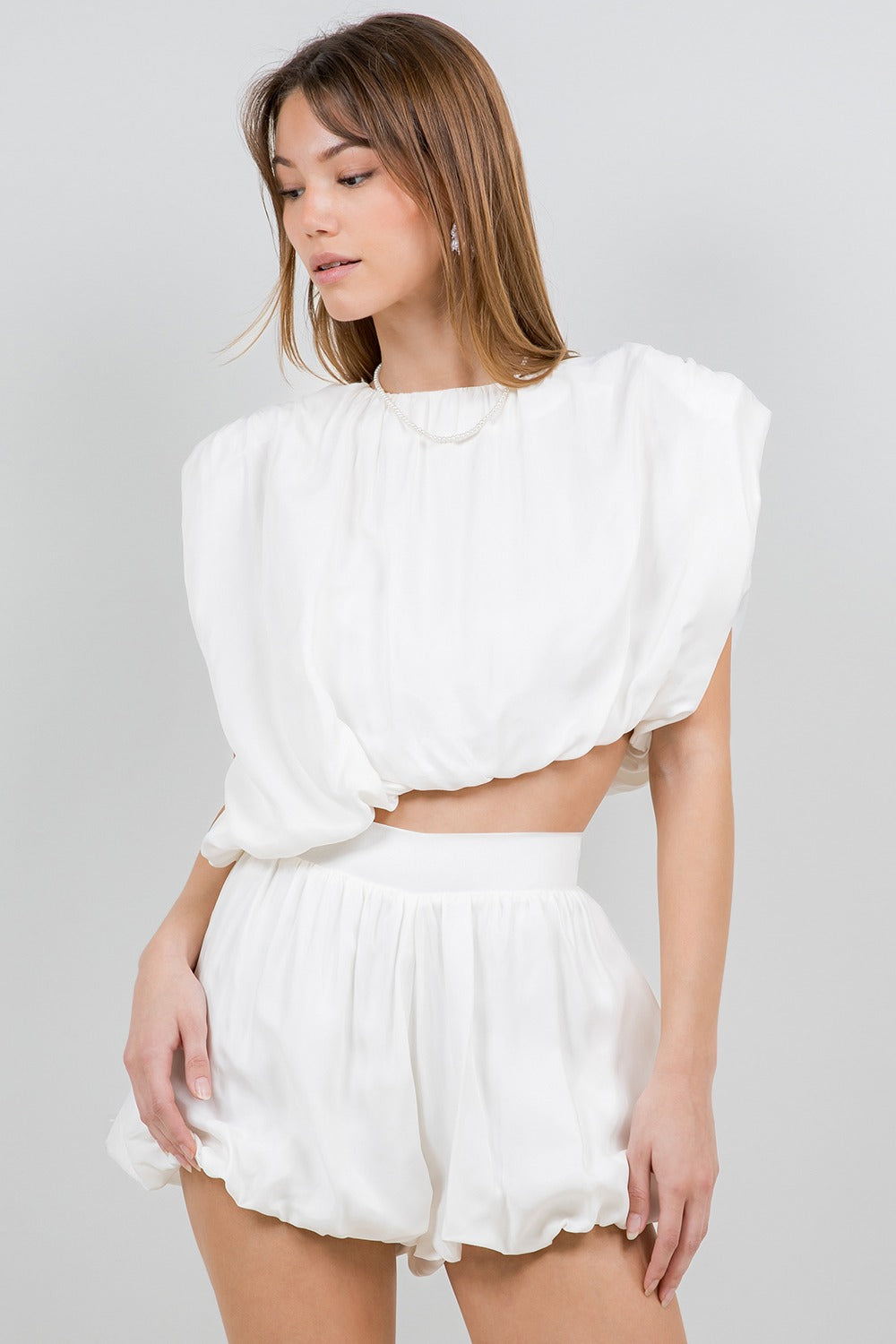 WHITE FLOWY WOVEN BALLOON SHORTS WITH V WAISTBAND